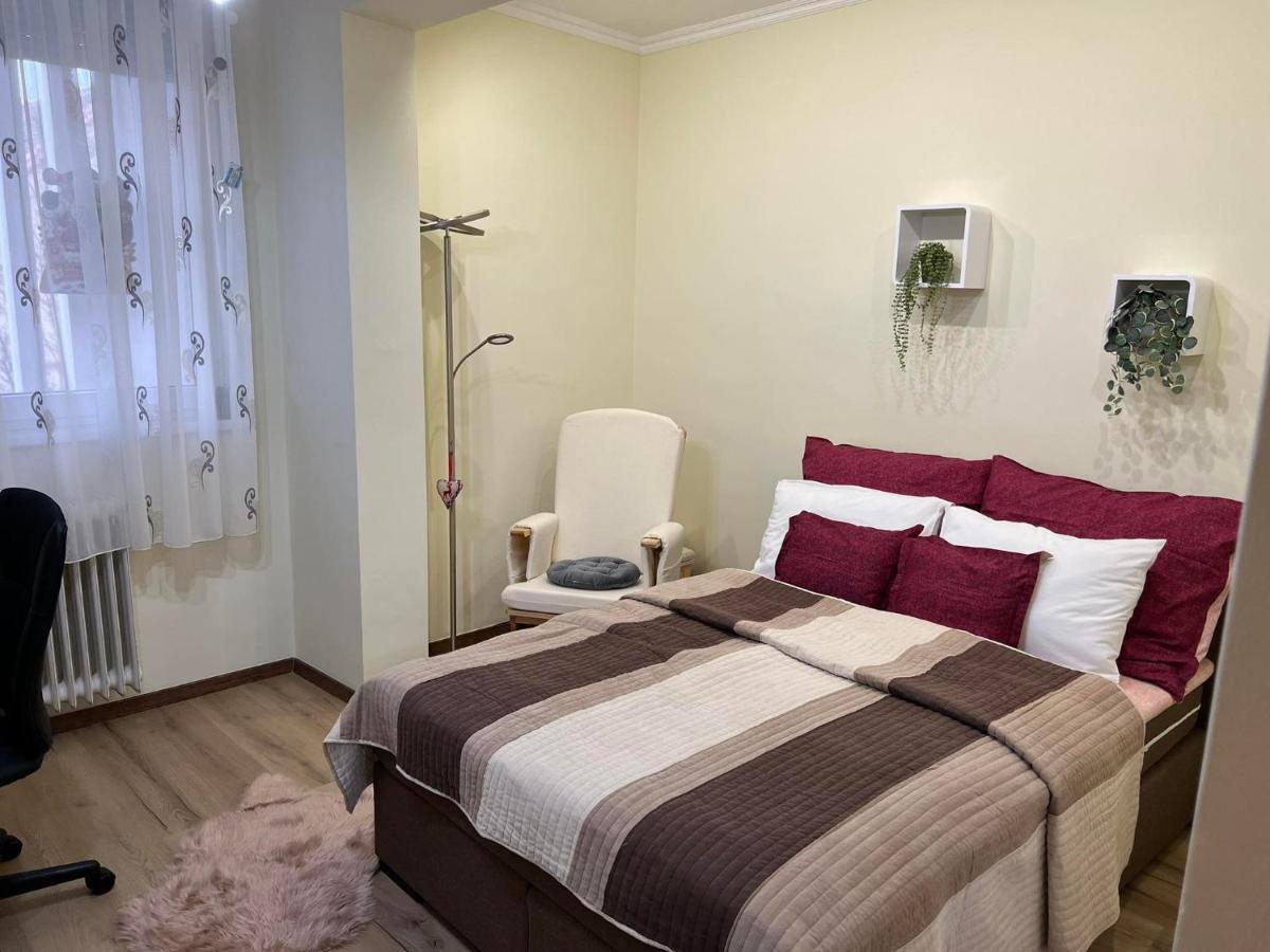 Anna Gyoengye Apartman Debrecen Exterior foto